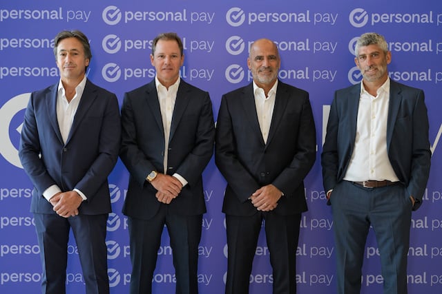 De izquierda a derecha: Juan Parma, CEO de Banco Macro, Jorge Brito, Presidente de Banco Macro, Roberto Nobile, CEO de Personal, y Martín Heine, CEO de Personal Pay.