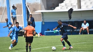En su último día de trabajo en la capital cordobesa, Gimnasia y Esgrima de Jujuy se probó con Racing de Nueva Italia. Se jugó dos partidos cortos, que terminaron en sendos empates.