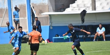 En su último día de trabajo en la capital cordobesa, Gimnasia y Esgrima de Jujuy se probó con Racing de Nueva Italia. Se jugó dos partidos cortos, que terminaron en sendos empates.