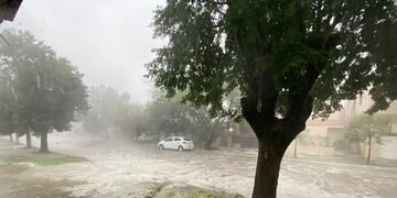 Fuerte temporal de lluvia y granizo en Río Cuarto este sábado por la mañana.