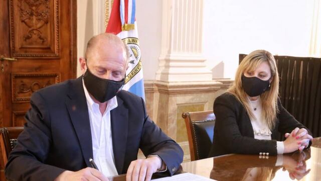 Perotti firmó un convenio con la Nación para reactivar el gasoducto