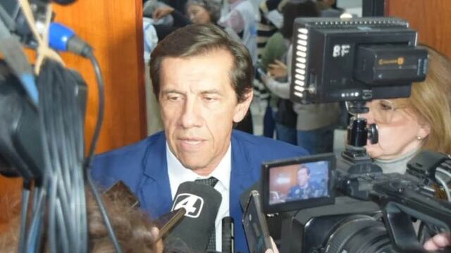 El ministro Carlos Sadir pidió a los sindicatos docentes que "levanten el paro" atendiendo a que "hemos hecho una oferta bastante cercana a los pedidos" planteados.