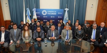 El gobernador Jaldo anunció que Tucumán comprará 100 mil vacunas contra el dengue para personal esencial
