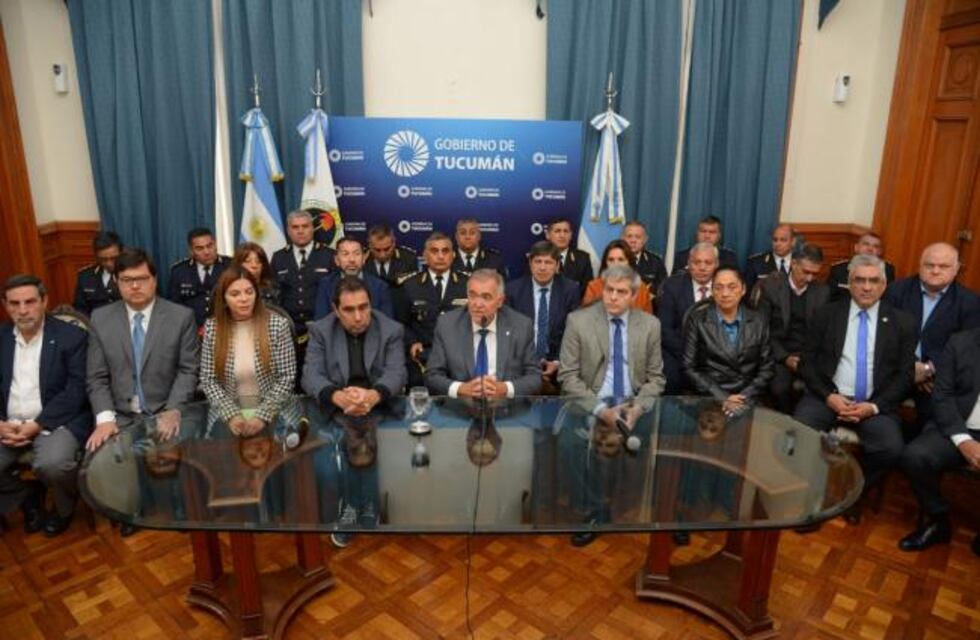 El gobernador Jaldo anunció que Tucumán comprará 100 mil vacunas contra el dengue para personal esencial