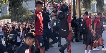 Susto. La policía actuó rápido cuando vio al joven correr. Matías Suárez, el único que frenó a ver lo que pasaba.