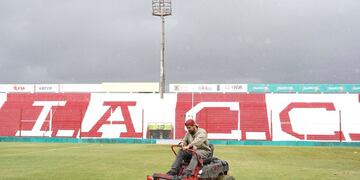 Los trabajos del césped del Monumental serán intensos ya que estará sin uso durante casi tres semanas