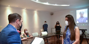 Corresponsalia VM - Casamiento a la distancia en Villa María, el novio se encontraba en Japón y la novia acá en la ciudad, los casó ei intendente Martin Gill.
(Martín Llampayas)
