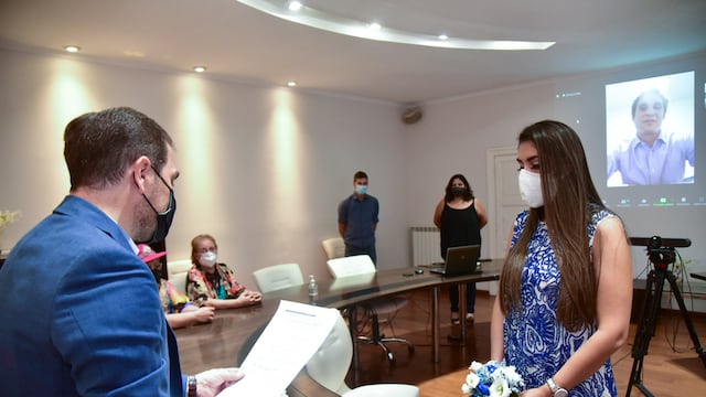 Corresponsalia VM - Casamiento a la distancia en Villa María, el novio se encontraba en Japón y la novia acá en la ciudad, los casó ei intendente Martin Gill.
 (Martín Llampayas)