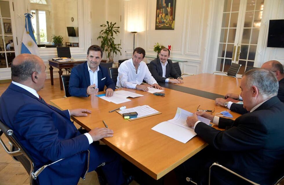 Para ampliar las redes de gas, el gobernador Osvaldo Jaldo firmó convenios por más de $400 millones