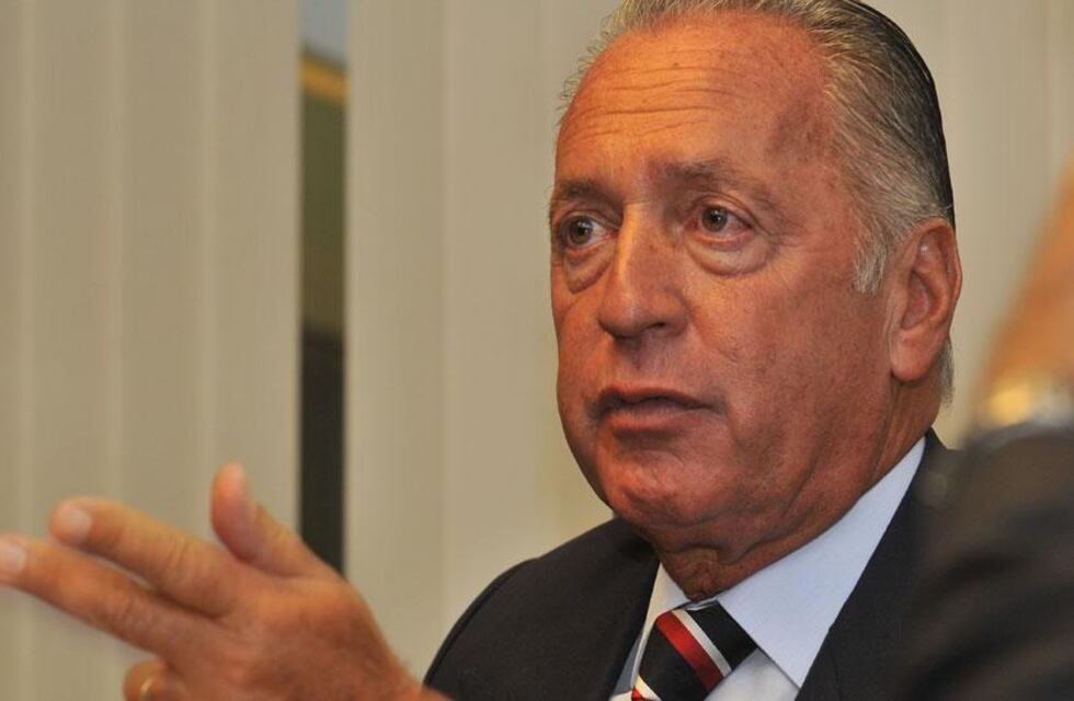 Coronavirus: UIA habló de no pagar salarios a quienes no quieran vacunarse