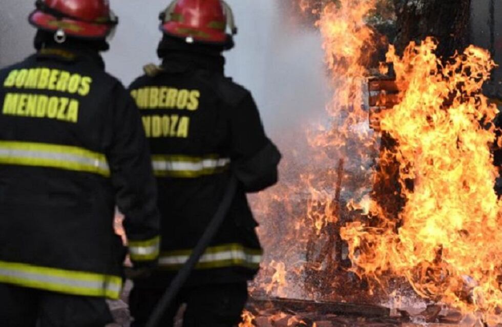 Se les incendió la carpa y un hombre fue internado de gravedad en Luján de Cuyo