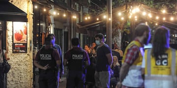 Fue desbaratada una fiesta clandestina con unas cien personas en Palermo: dos encargadas detenidas
Foto Federico Lopez Claro