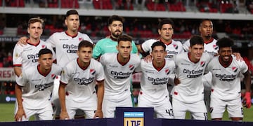 Los once titulares del encuentro en La Plata viajaron a Chile.