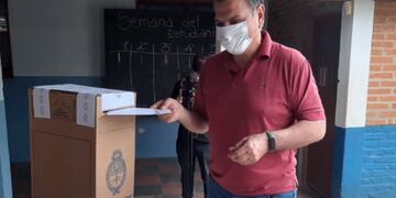 Isaac Lenguaza emitió su voto en Posadas: “Es un día importante para la democracia”.