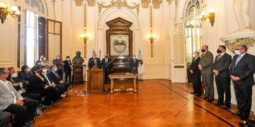 El acto de asunción de Martín se cumplió en el salón de la Bandera de la Casa de Gobierno.