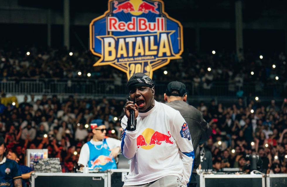 Quién es Fat N: El freestyler colombiano de 19 años que se consagró Campeón de Campeones por los 20 años de Red Bull Batalla