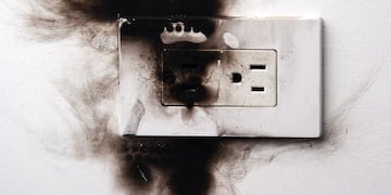 Enchufe quemado. Foto ilustrativa.