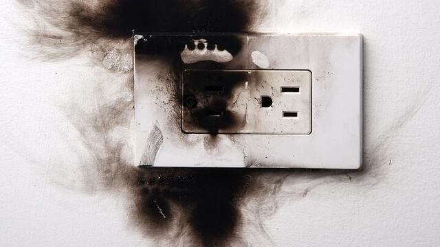 Enchufe quemado. Foto ilustrativa.