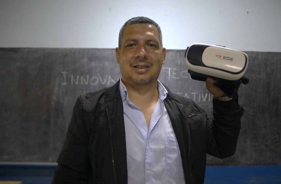 Enseña robótica en una escuela rural correntina y creó un proyecto para achicar la brecha de género en las ciencias