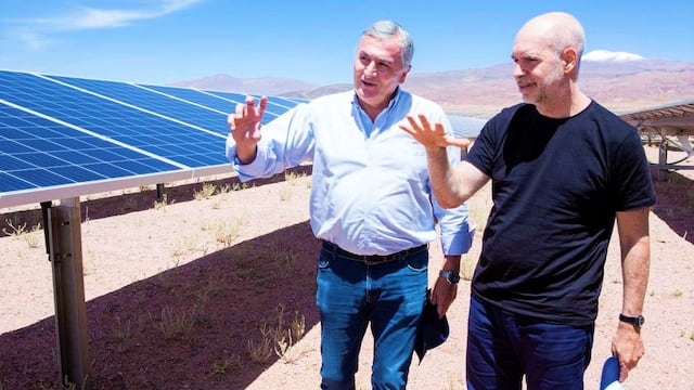 "Estoy aprendiendo muchísimo sobre energía solar aquí", dijo Rodríguez Larreta al comentar la recorrida guiada por el propio gobernador Morales en Cauchari este jueves.