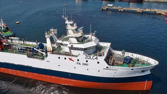Matriculado de las islas ZDLC4 - Buque pesquero "Montelourido". Es considerado un buque pesquero de última generación. Fue enviado recientemente al Atlántico Sur y opera en aguas de Malvinas.