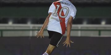 Nacho Fernández festeja su gol ante Banfield. (Foto: @RiverPlate)