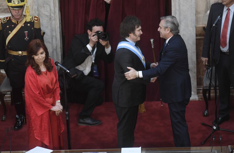 “Nueva era”: Javier Milei asumió como presidente y vaticinó un “principio duro” ante sus votantes
