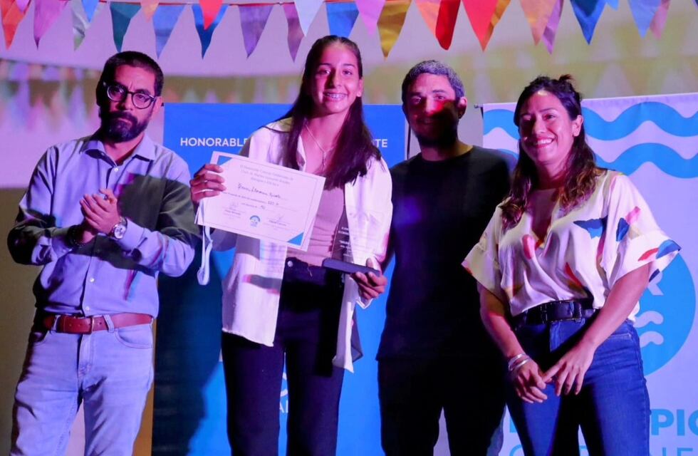 Educación: fueron reconocidos los mejores promedios del distrito