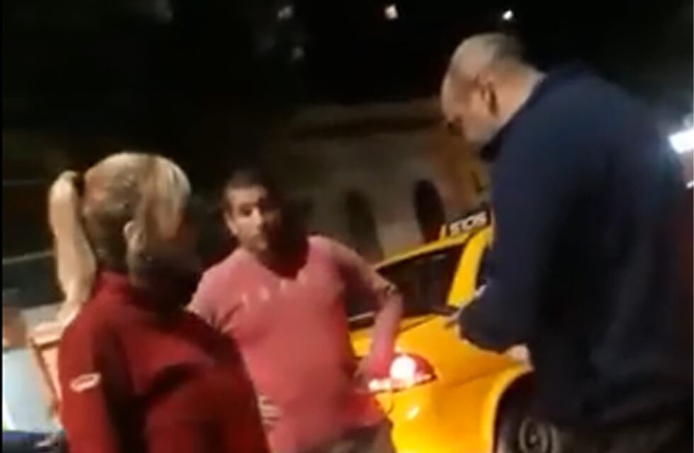 Córdoba violenta: el video de la taxista que atacó con un palo a otro automovilista
