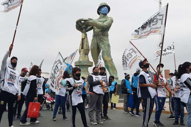 Referentes de Barrios de Pie y la FeNaT fueron recibidos por el Intendente Municipal.