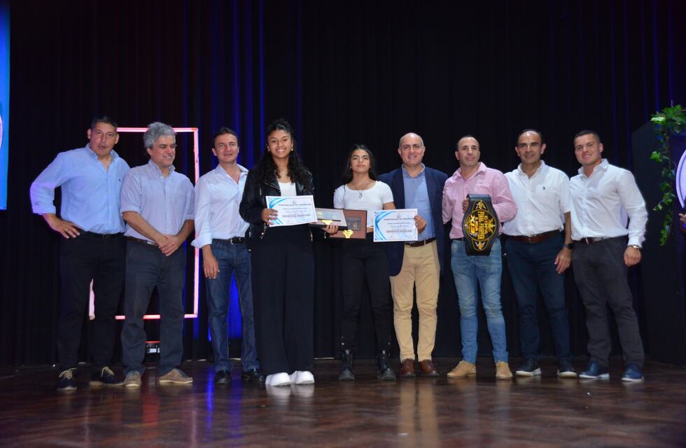 Distinguen a deportistas del año en Concepción