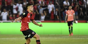 El defensor debutó en Primera División en la fecha anterior y reapareció como titular ante Unión.