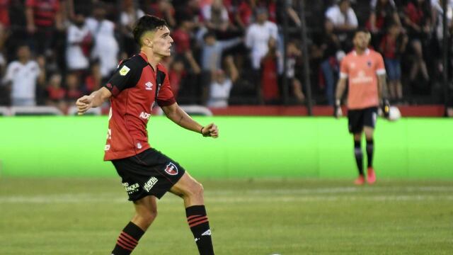 El defensor debutó en Primera División en la fecha anterior y reapareció como titular ante Unión.