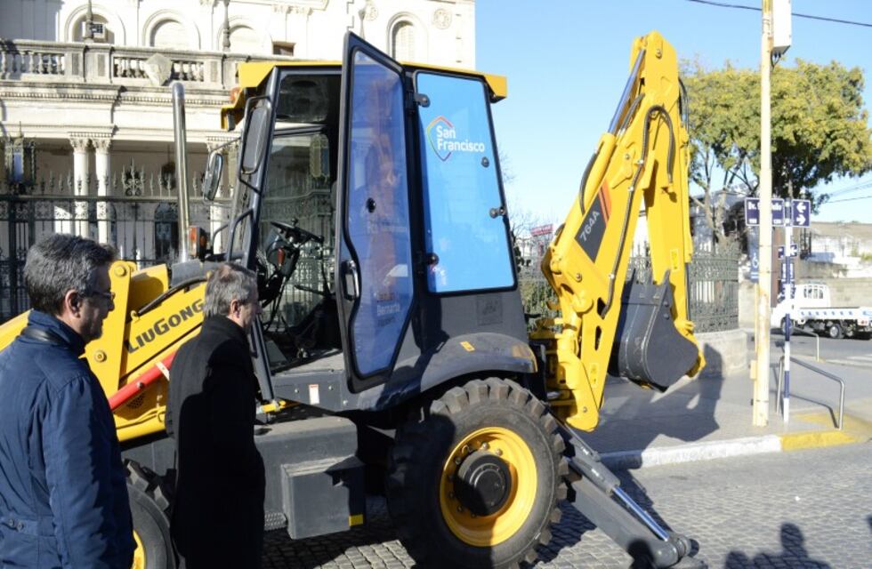 Entrega de maquinaria al municipo