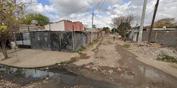 Un policía fue apedreado en barrio Marqués Anexo.