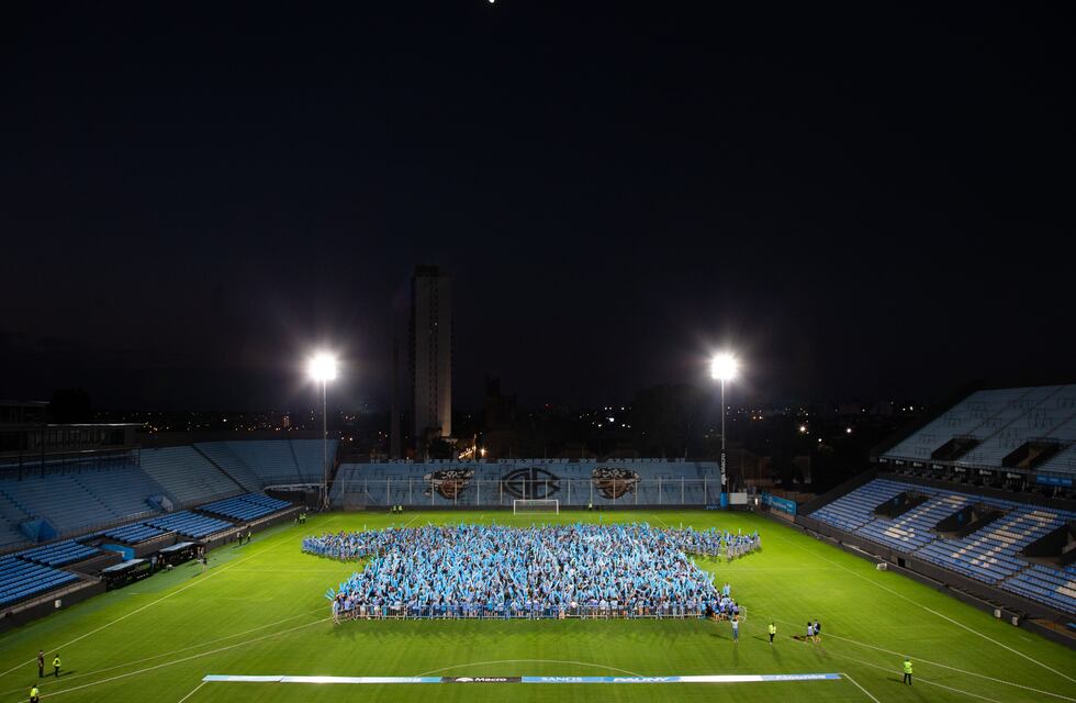 En fotos y videos: Belgrano y la camiseta más grande del mundo, ¿entró al récords Guinness?