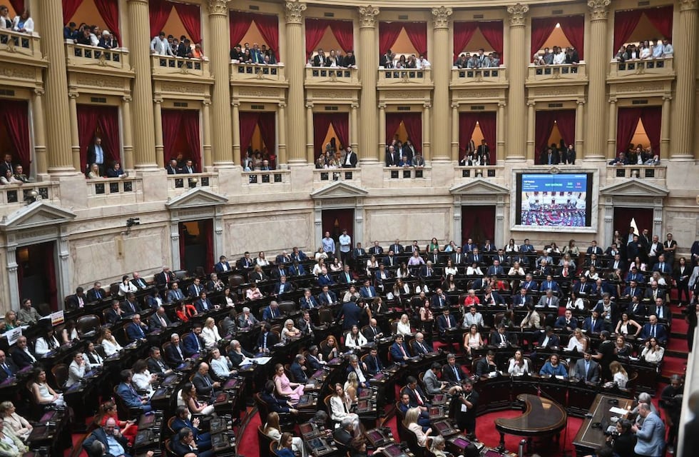 “¡Qué buena que está!“: los polémicos comentarios de un diputado radical en la jura de la Cámara Baja