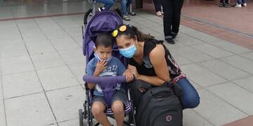 La familia de Río Negro recauda plata para viajar hasta el Hospital Garraham.