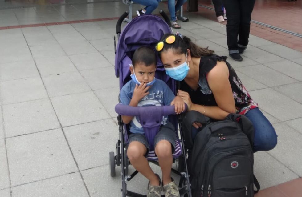 Una familia de General Roca vende ravioles para que su hijo pueda ir al Hospital Garraham