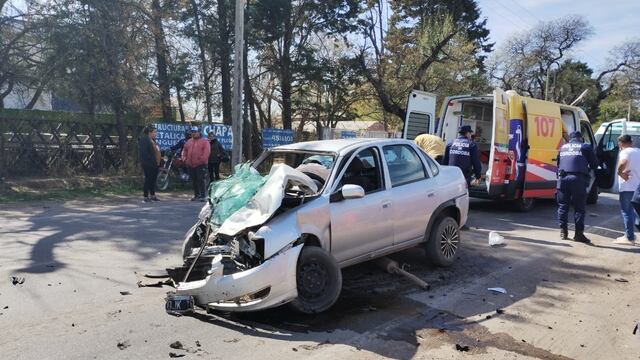 Uno de los autos implicados en el violento choque camino a Malvinas Argentinas. (Policía)