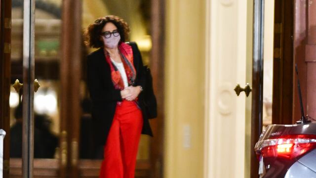 Cecilia Todesca saliendo de Casa Rosada. (Foto: Federico López Claro)