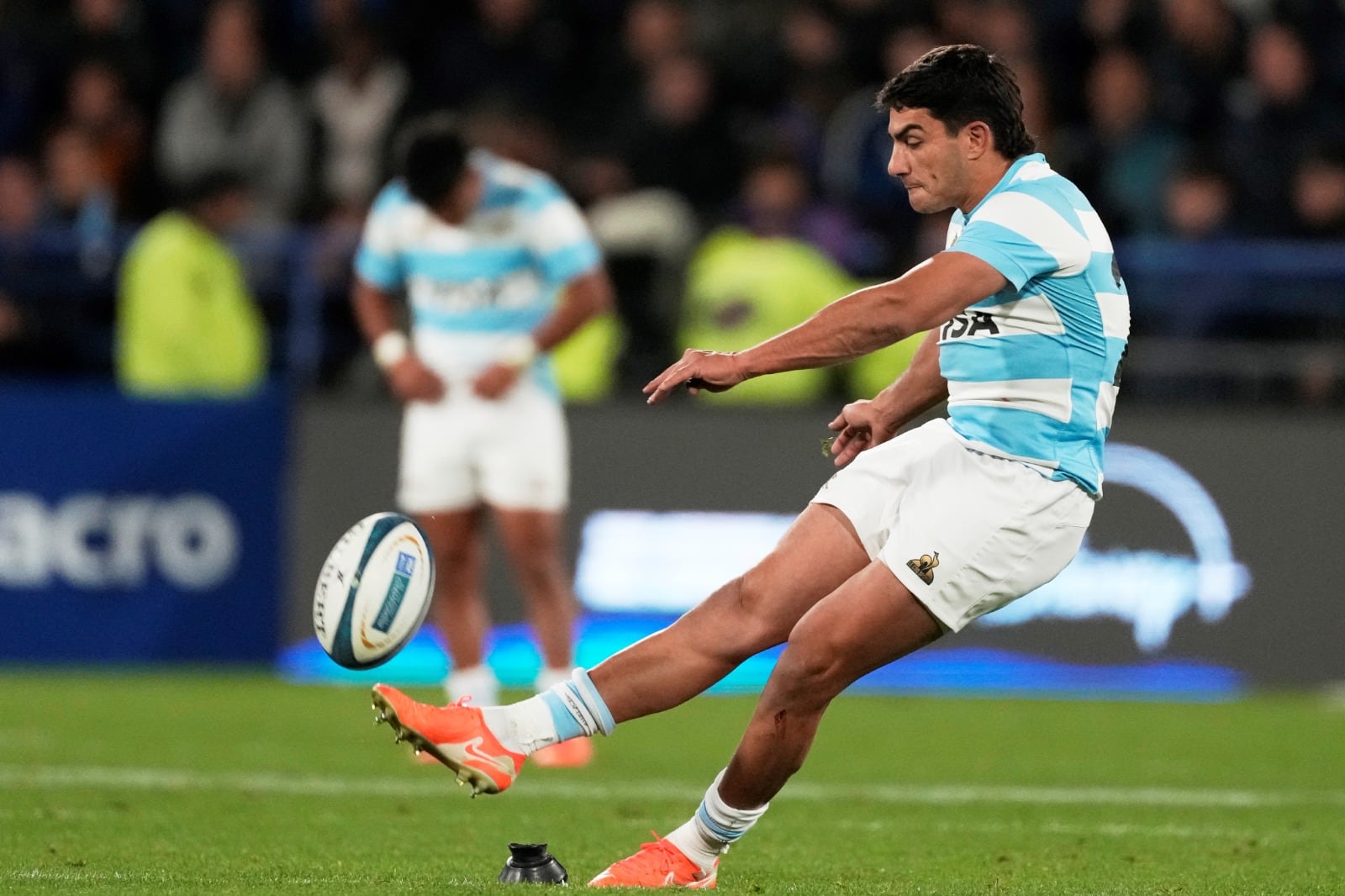 Santiago Carreras, jugador de Los Pumas. El seleccionado argentino venció 29-23 a los All Blacks en Buenos Aires y se anotó su primer triunfo ante el combinado neozelandés en condición de local. (AP)