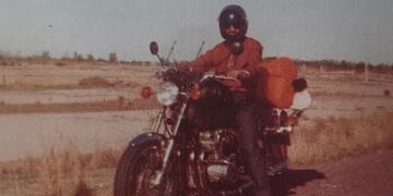 Nazareno Manuele, el mendocino que recorrió el mundo en motocicleta, en una Z1000 Modelo 1977.