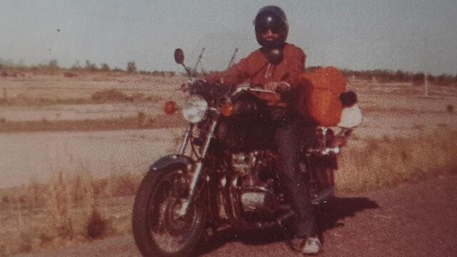 Nazareno Manuele, el mendocino que recorrió el mundo en motocicleta, en una Z1000 Modelo 1977.