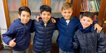 Los niños devolvieron el dinero a su dueña.