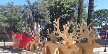 Posadas adorna sus calles para dar comienzo a las fiestas navideñas.