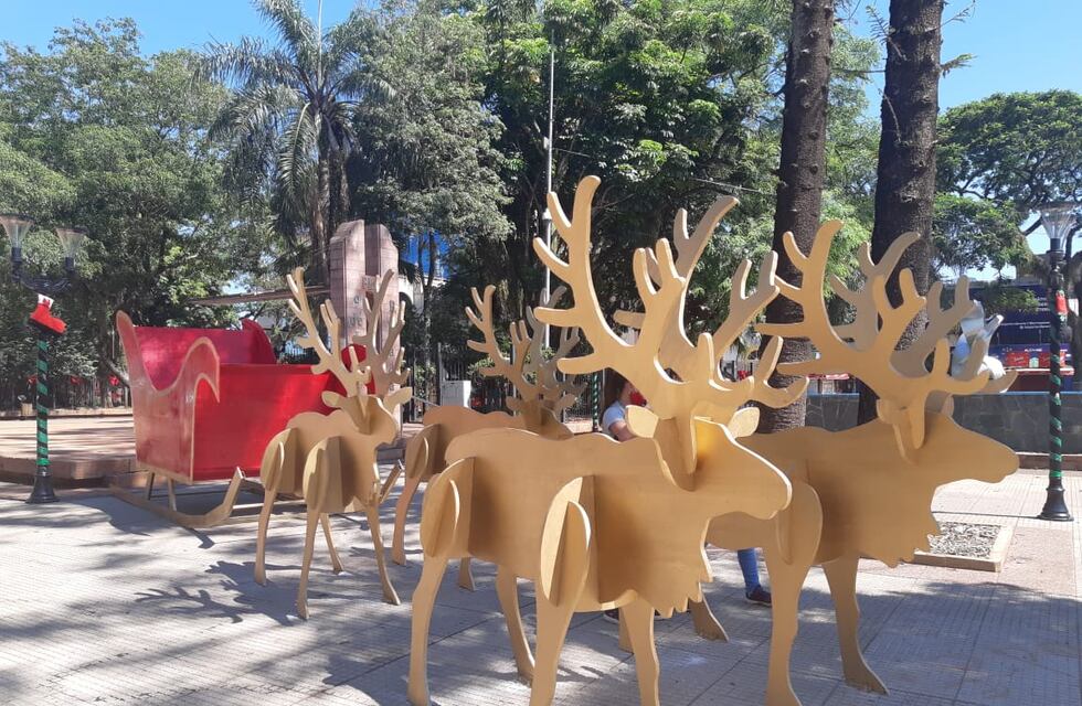 Posadas adorna sus calles para dar comienzo a la temporada de las fiestas navideñas