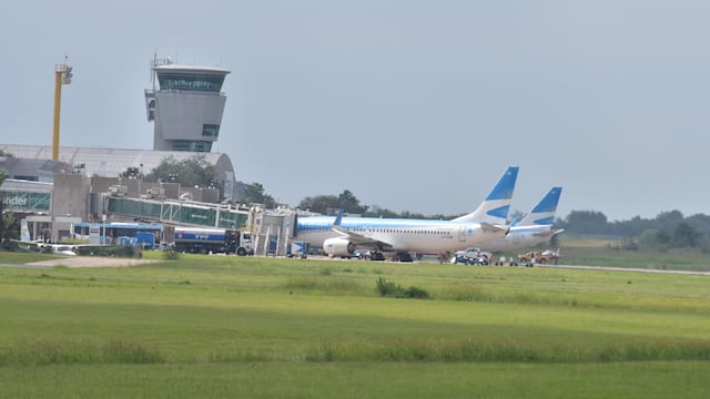 Incidente con un vuelo de Aerolíneas en el Aeropuerto Córdoba. (Facundo Luque/La Voz)