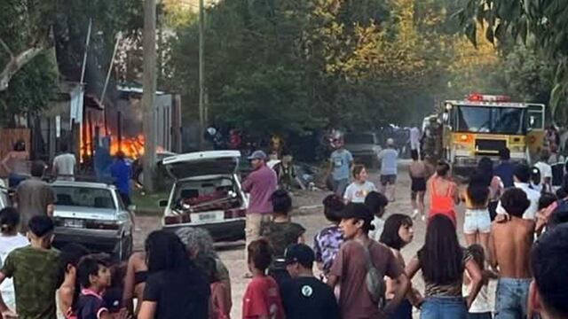 Masiva concentración de vecinos en Entre Ríos: atacan a un hombre que habría abusado de una menor