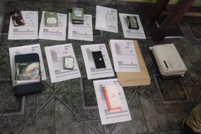 Operativo por presunto material de abuso infantil en Alem: secuestran equipos electrónicos en una vivienda y una escuela.